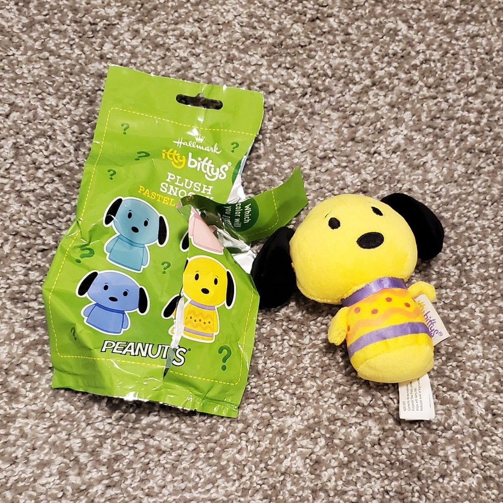 2/$35 💛 🐣 new Hallmark Itty Bitty - yellow Easter Snoopy